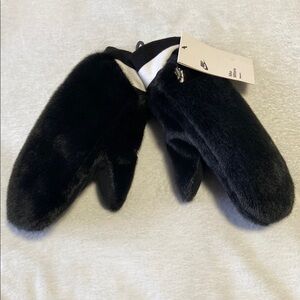 Nike Black Cozy Winter Mittens